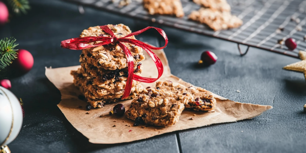 kimsko86_crisp_bread_with_raisins_and_craneberry_laying_on_to_923e058b-0385-4b57-ac0d-ab649bda9ed3_3